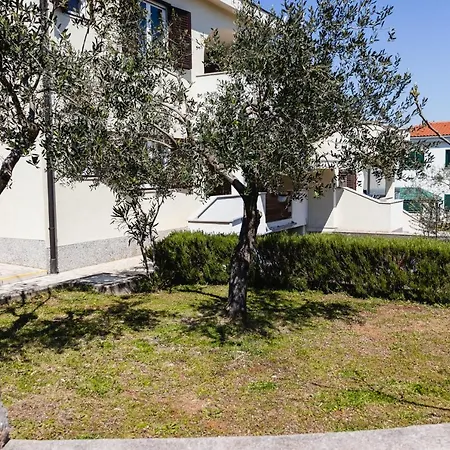 Apartman Luma Krk Town Buitenkant foto